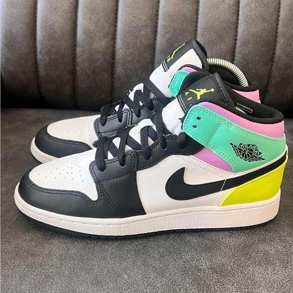 Nike Air Jordan Mid Lace Up Athletic Shoe Size 55472-5175